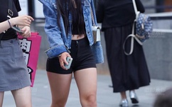 姐姐的朋友1完整视频带翻译